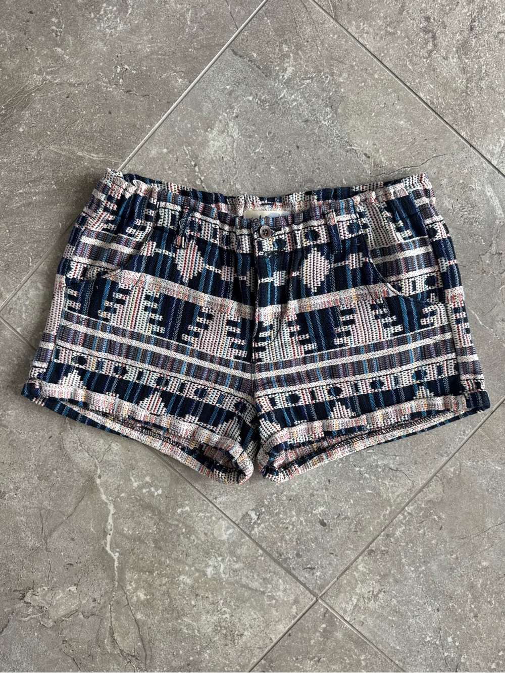 Jolt woven Aztec inspired patterned low rise elastic waist shorts size 5